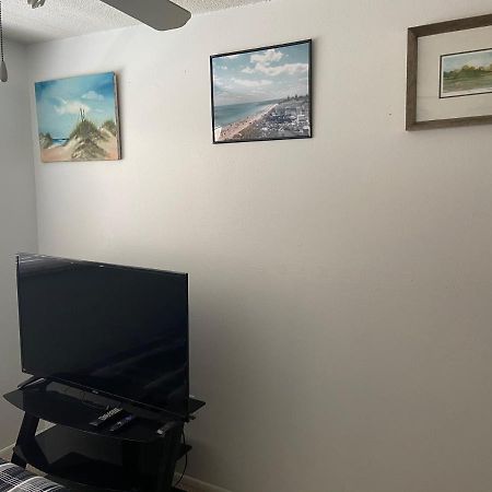 Private Room In A 2 Bedroom 1 Bathroom Shared With Host, On The Beach, Surrounded By Resorts, Only 2 People Max St. Pete Beach Zewnętrze zdjęcie